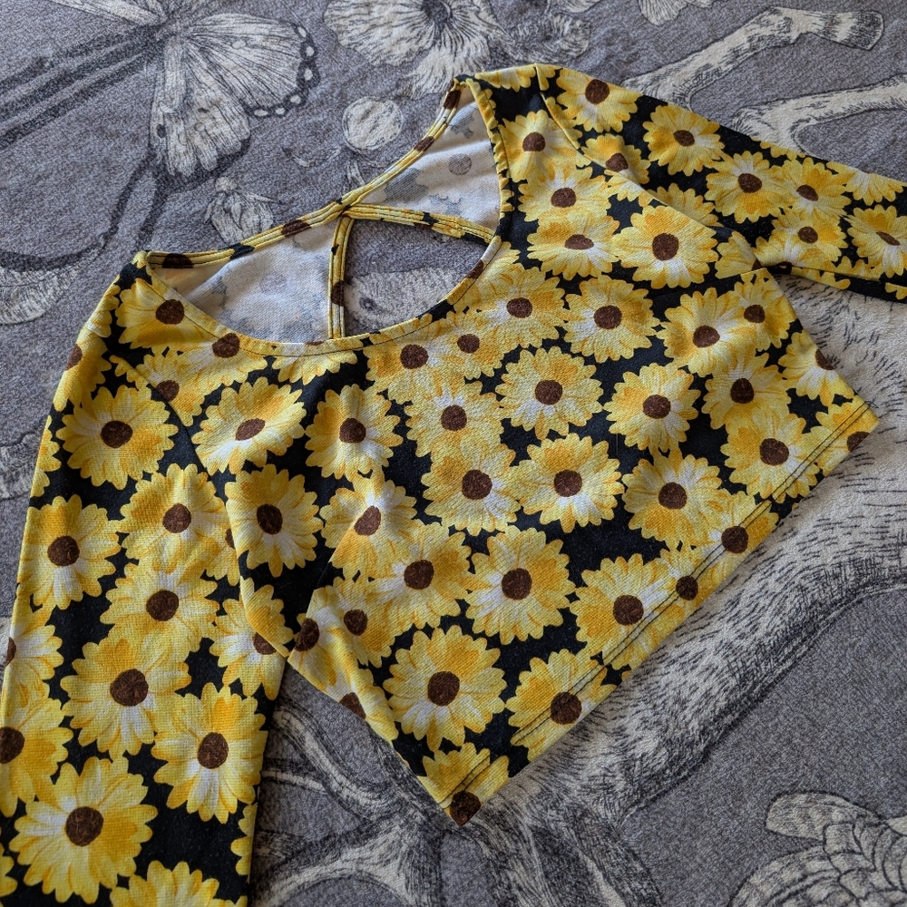 Floral Crop Top - Picture 2 of 4